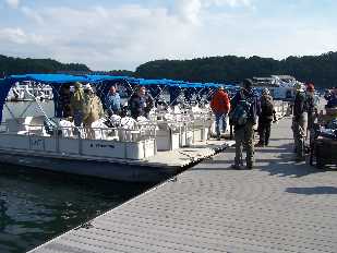 Click to see 04a Lake Cumberland State Dock boats gang.jpg
